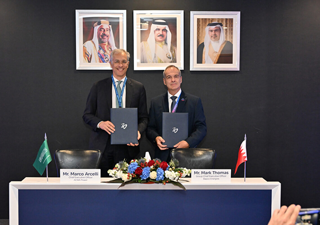 Acwa Power and Bapco Energies officials at the JDA signing.