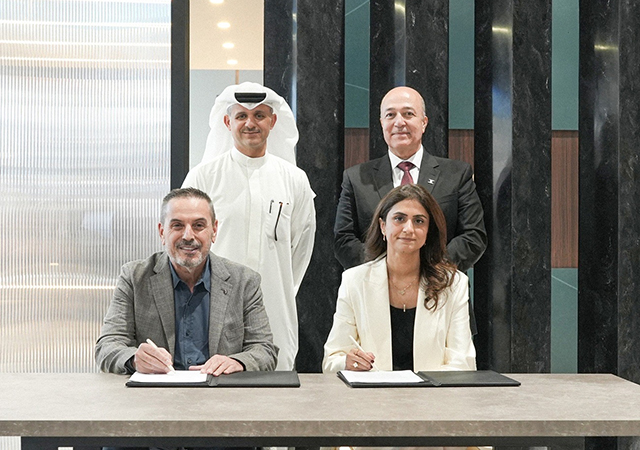 Officials at the Boulevard Al Areen signing ceremony.